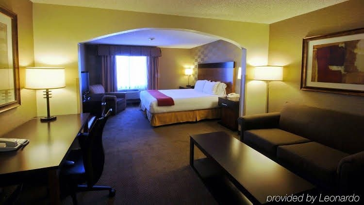 Holiday Inn Express Hotel & Suites Littleton2