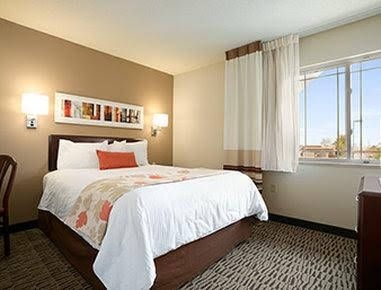 Hawthorn Suites by Wyndham Detroit Farmington Hills3