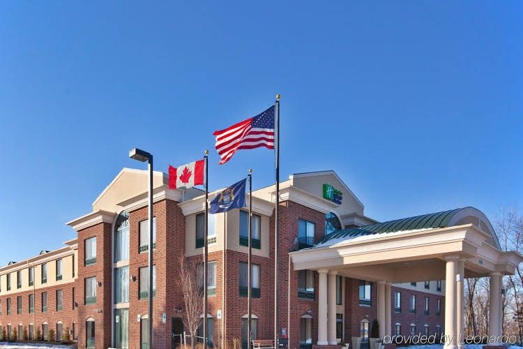 Holiday Inn Express Hotel & Suites - Novi0