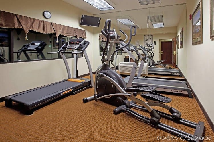 Holiday Inn Express Hotel & Suites Charlotte Airport-Belmont4