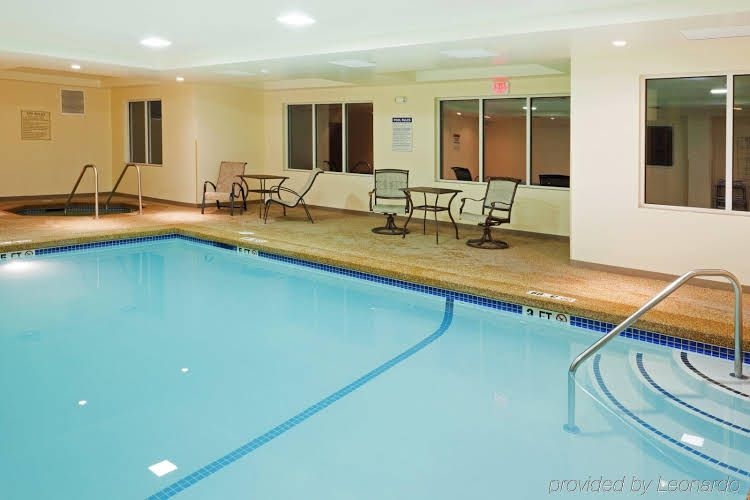 Holiday Inn Express Hotel & Suites Freeport4