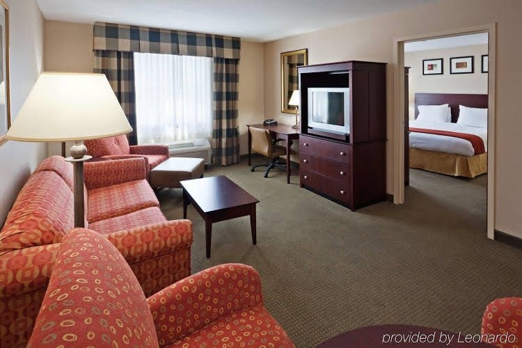 Holiday Inn Express Hotel & Suites Freeport3
