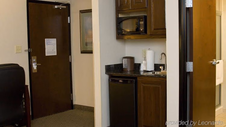 Holiday Inn Express & Suites Pittsburg3