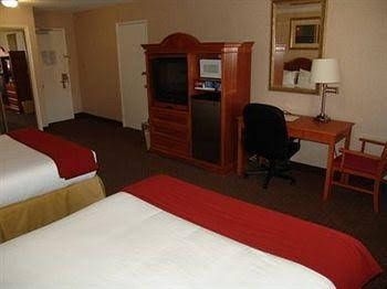 Baymont Inn and Suites Oceanside3