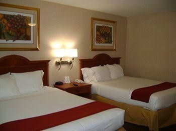 Baymont Inn and Suites Oceanside0