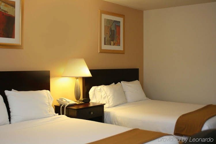Holiday Inn Express Hotel Germantown - Northwest Milwaukee1