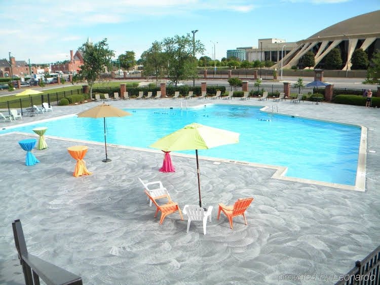 Norfolk Plaza Hotel0