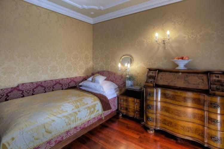 Hotel La Perla0