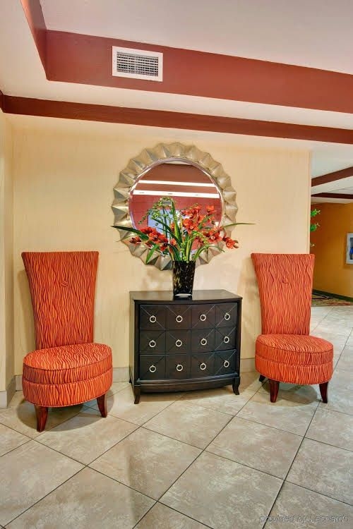 Holiday Inn Express and Suites Pinetop2