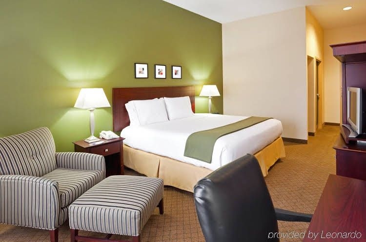 Holiday Inn Express Hotel & Suites Athens2