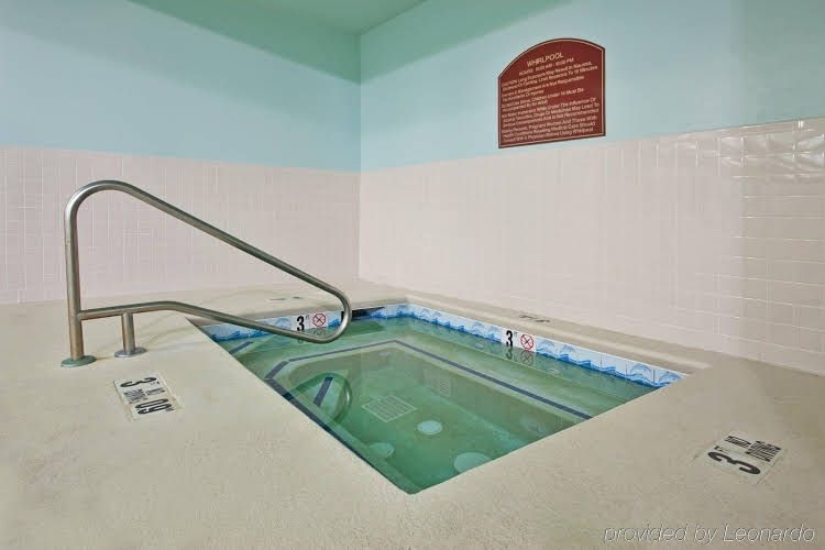 Holiday Inn Express Hotel & Suites Commerce-Tanger Outlets1