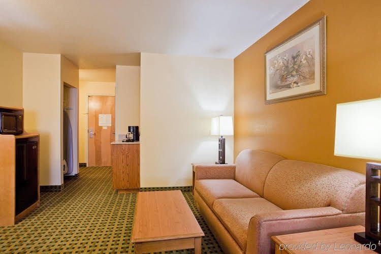 Holiday Inn Express Hotel & Suites Hesperia4