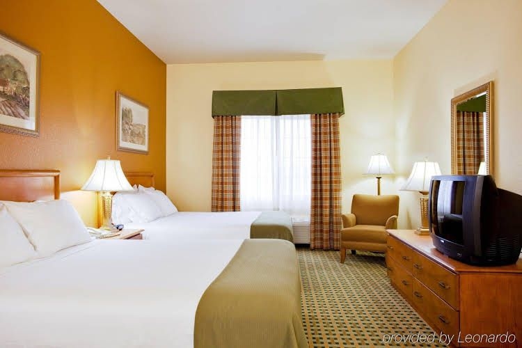 Holiday Inn Express Hotel & Suites Hesperia0