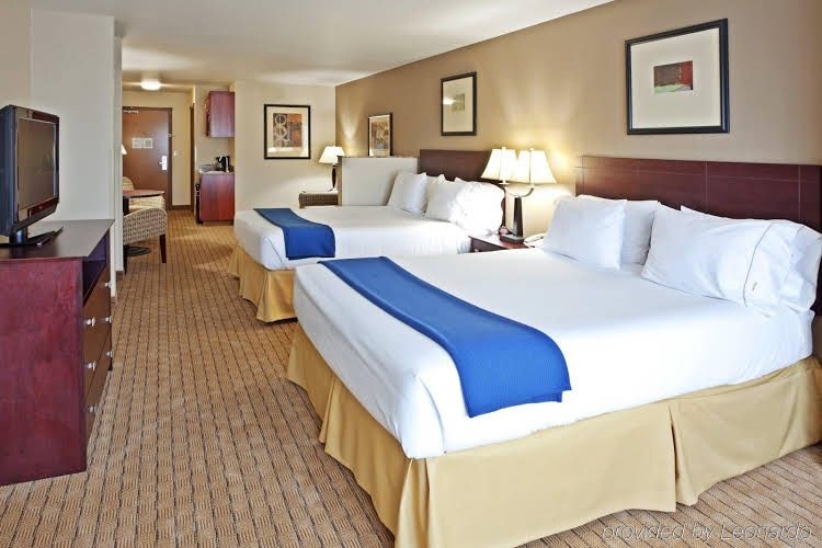 Holiday Inn Express Hotel & Suites Vancouver Mall-Portland Area3