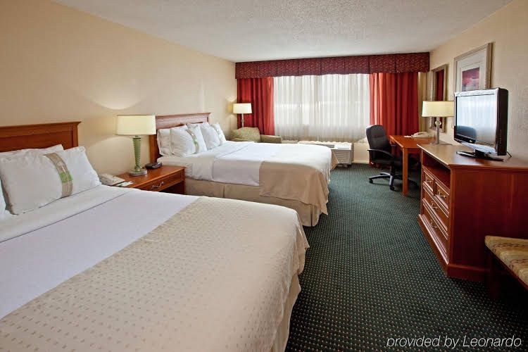 Cottonwood Suites Louisville Fair & Expo0