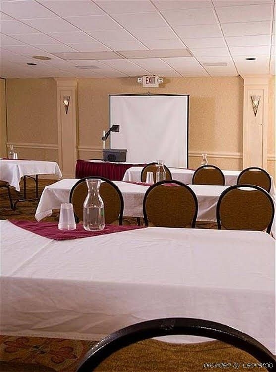 Cottonwood Suites Louisville Fair & Expo2