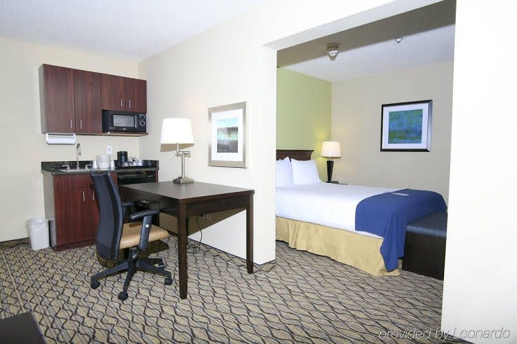 Holiday Inn Express Hotel & Suites Roseville1