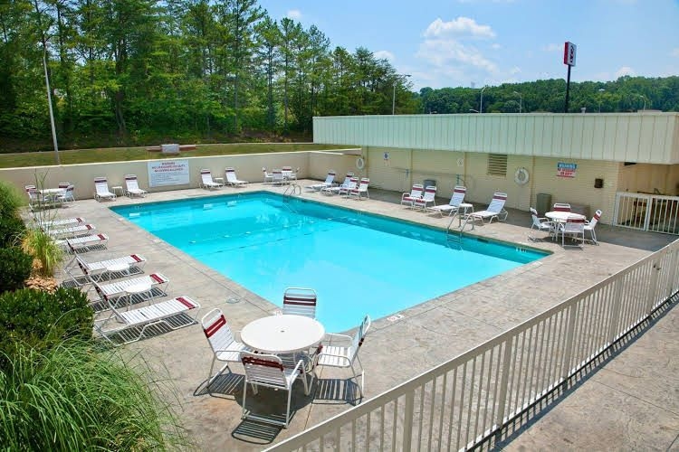 Red Roof Inn Knoxville Central0