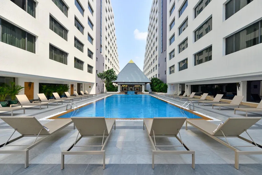 โรงแรมทวิน ทาวเวอร์ (Twin Towers Hotel)3