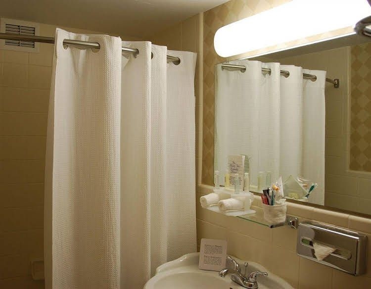Red Roof Inn PLUS+ Hartford Downtown3