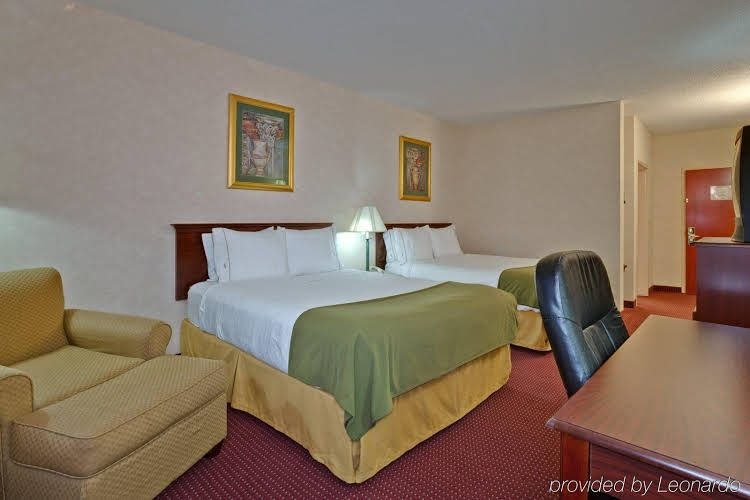 Holiday Inn Express Hotel & Suites Brookville2