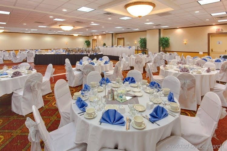 Lexington Hotel - Rochester Airport4