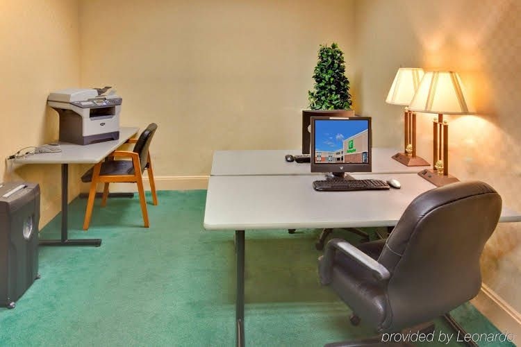 Lexington Hotel - Rochester Airport3