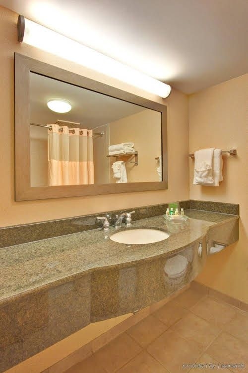 Lexington Hotel - Rochester Airport2