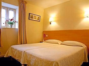 Hotel Montaigne1