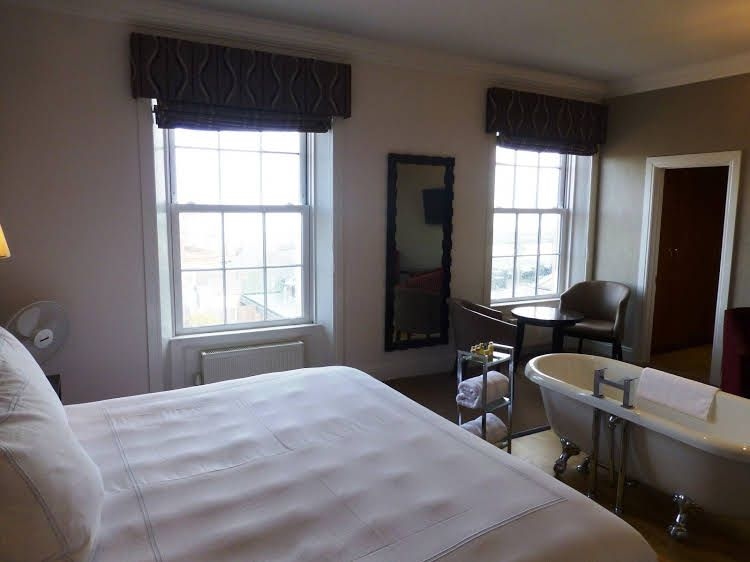 Cliff Hotel1