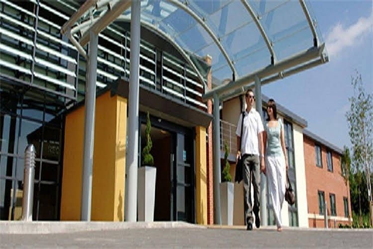 Burleigh Court Hotel and Leisure0