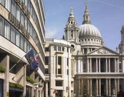 โรงแรมคลับ ควอเตอร์ เซนต์ พอล (Club Quarters Hotel, St. Paul’s)1