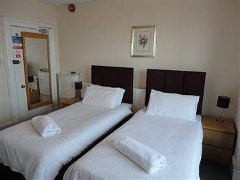 Albert and Victoria Hotel1