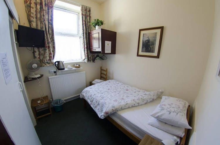 โอ๊ควูด เบ้ดแอนด์เบร็คฟัสท์ ฮีทโทร (Oakwood Bed and Breakfast Heathrow)0