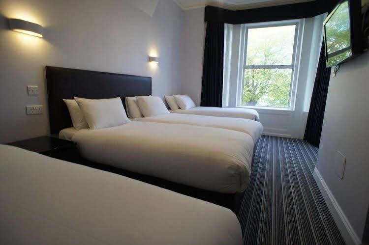 Applewood Hotel0