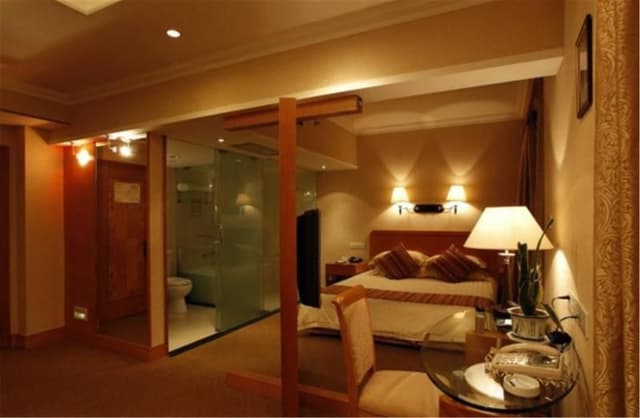 SUITE EXECUTIVE