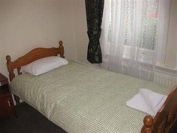 ชาร์ล็อตต์ เกสต์เฮาส์ (Charlotte Guest House)4