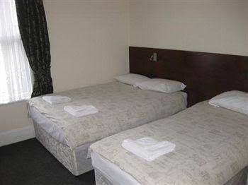 ชาร์ล็อตต์ เกสต์เฮาส์ (Charlotte Guest House)1