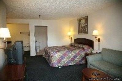 Ambassador Inn Fresno1