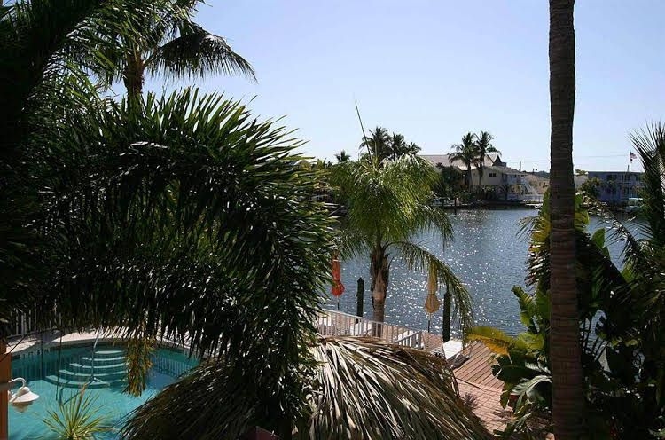 Manatee Bay Inn3