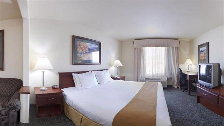 Days Inn & Suites Parachute4