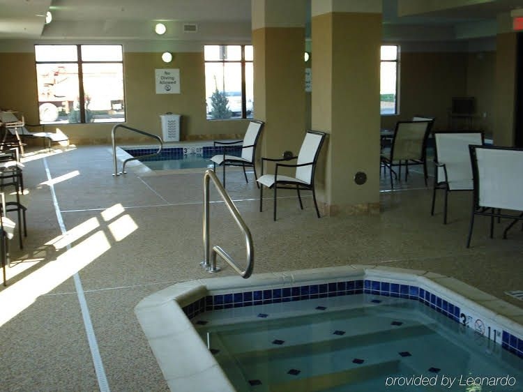 Holiday Inn Express & Suites Pueblo3