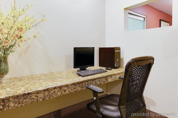 La Quinta Inn & Suites JFK Airport La Quinta Inn & Suites JFK Airport