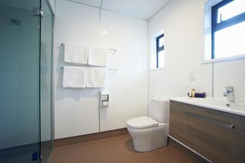 Executive One-Bedroom Apartment - 1 Queen and 2 Single Beds