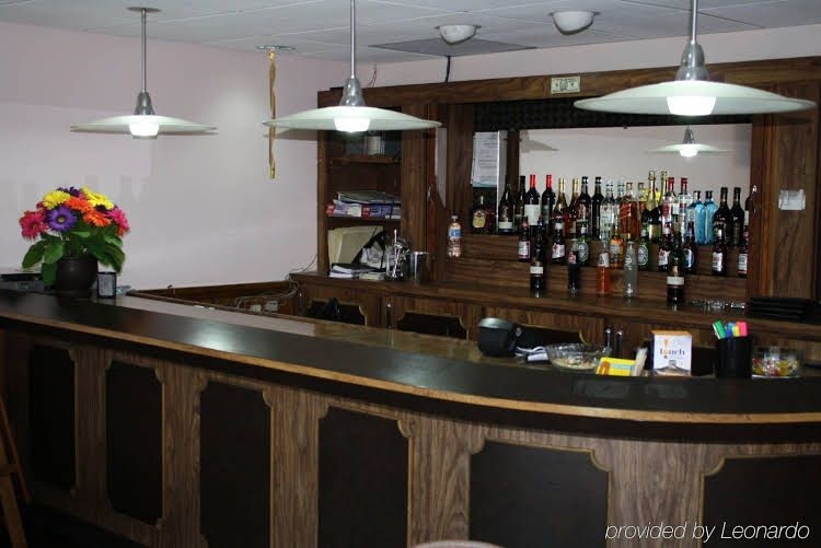 Empress Inn and Suites by the Falls1