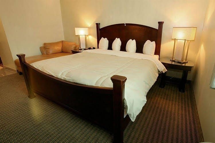 Marvin's Garden Inn0