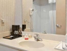 Ramada Inn & Suites Franklin2