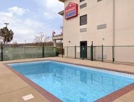 Ramada Inn & Suites Franklin4