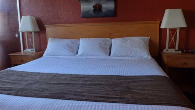 Powder Springs Inn Revelstoke4