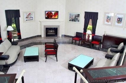 Congress Hotel & Suites4